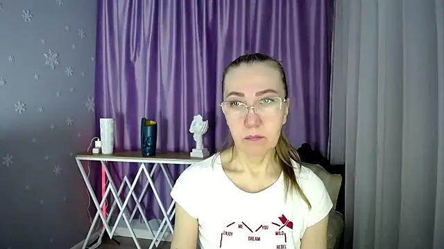 queen a n i online show from 02-07-25, 08:55