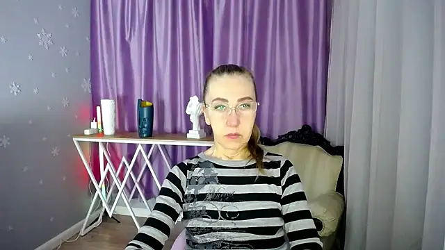 queen a n i online show from 03-07-25, 06:13