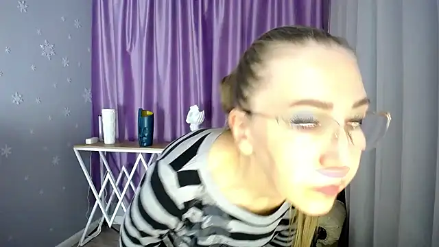 queen a n i online show from 03-08-25, 11:58