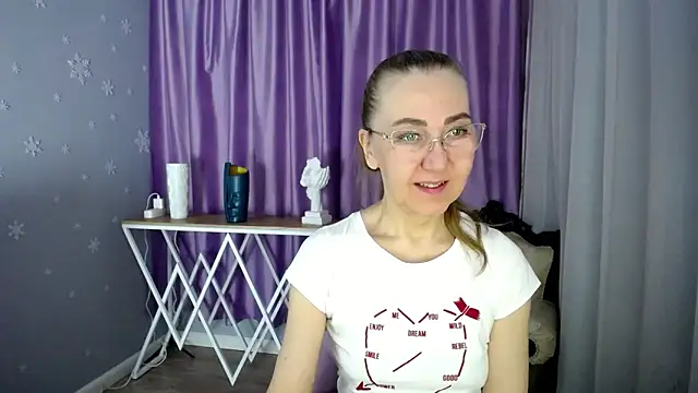 queen a n i online show from 03-14-25, 06:42