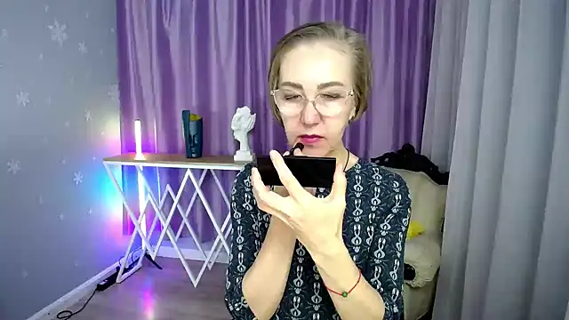 queen a n i online show from 10-06-25, 09:18