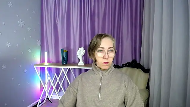 queen a n i online show from 10-21-25, 10:05