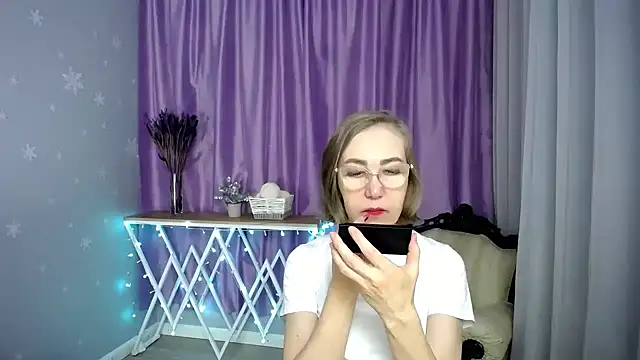 queen a n i online show from 04-05-26, 10:12