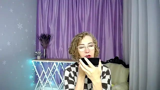queen a n i online show from 06-01-26, 08:27