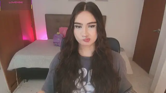 Snapshot of Miley_Baker chatting on 05-18-26, 01:39 Miley Baker online show from 05-18-26, 01:39
