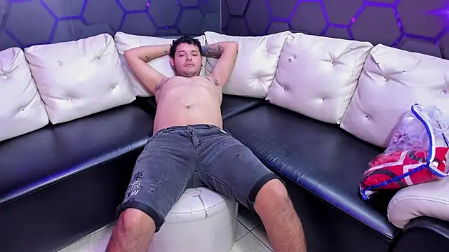 Snapshot of Blow2job-Lat chatting on 02-05-26, 03:11 Blow2job-Lat online show from 02-05-26, 03:11