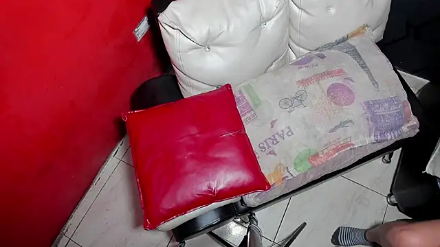 Snapshot of Blow2job-Lat chatting on 02-16-26, 11:17 Blow2job-Lat online show from 02-16-26, 11:17