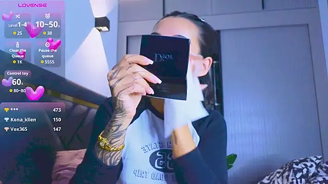 Mia Tin online show from 10-17-25, 03:14