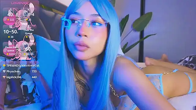 Mia Tin online show from 11-30-25, 03:16