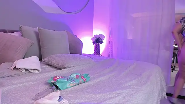 Nicolle W online show from 02-08-25, 03:31