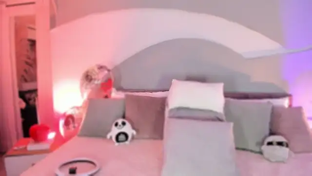 Nicolle W online show from 10-21-25, 11:55