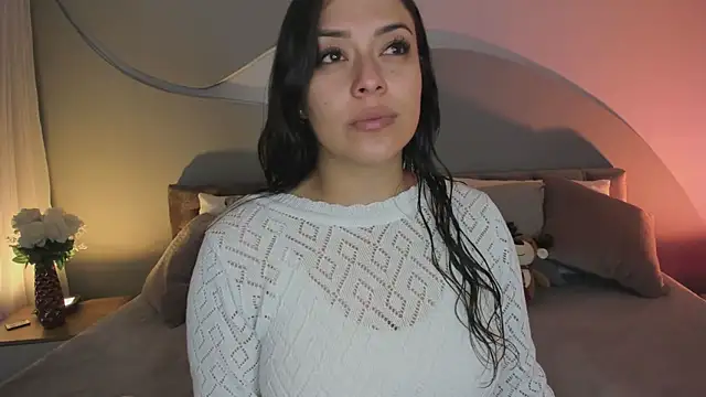 Nicolle W online show from 12-22-25, 11:51