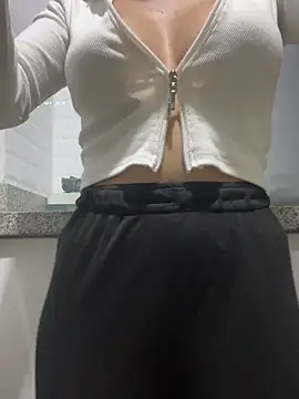 Snapshot of DulceMya6 chatting on 07-17-26, 01:34 DulceMya6 online show from 07-17-26, 01:34