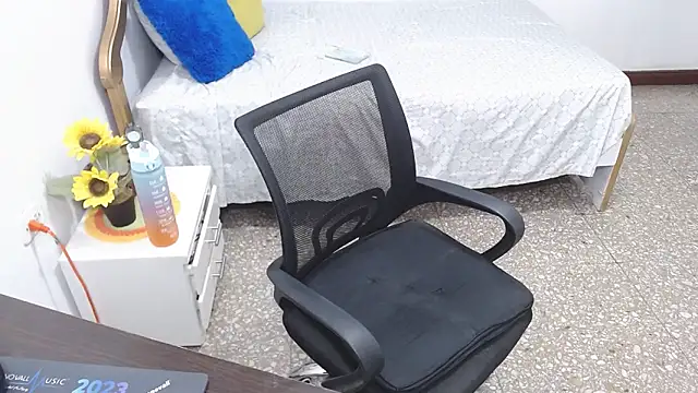 emiliaa hot online show from 12-18-24, 02:21