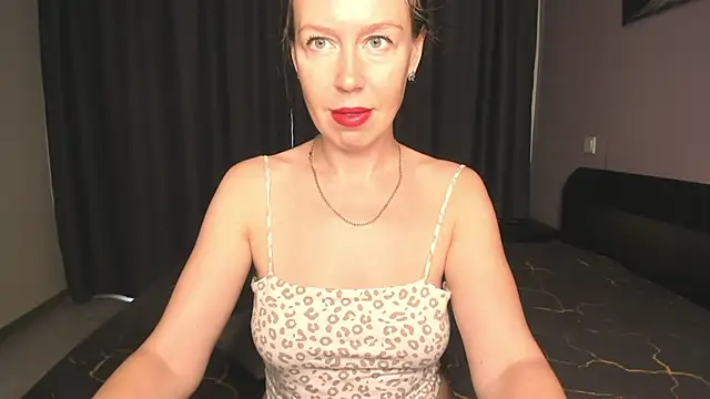 Snapshot of BrendaCain chatting on 05-27-26, 01:57 BrendaCain online show from 05-27-26, 01:57