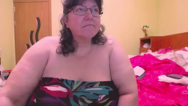 Snapshot of HugeTits chatting on 04-05-26, 11:35 HugeTits online show from 04-05-26, 11:35