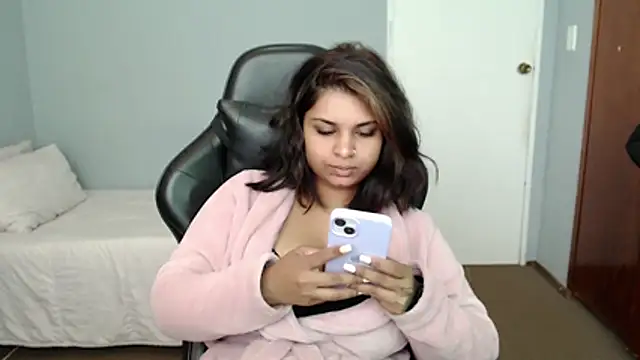 Snapshot of layla_amin chatting on 07-02-26, 12:33 layla amin online show from 07-02-26, 12:33