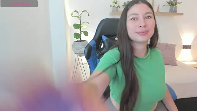 Snapshot of bella_99_ chatting on 04-24-26, 11:23 bella 99 online show from 04-24-26, 11:23