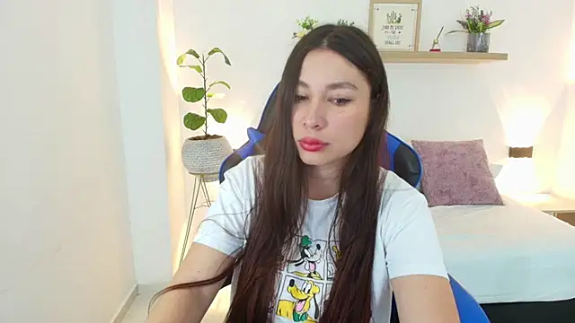 Snapshot of bella_99_ chatting on 05-02-26, 11:04 bella 99 online show from 05-02-26, 11:04