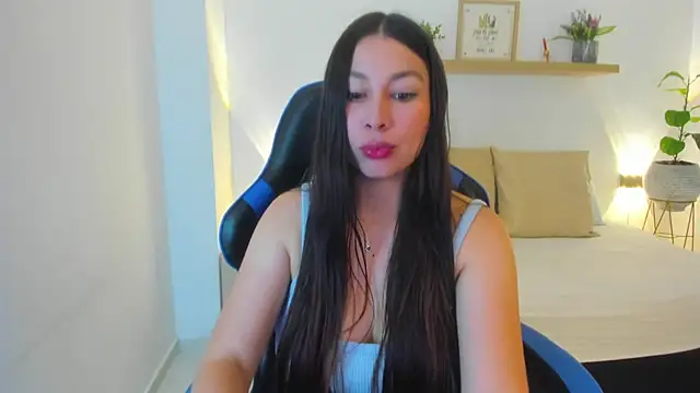 Snapshot of bella_99_ chatting on 06-02-26, 11:34 bella 99 online show from 06-02-26, 11:34