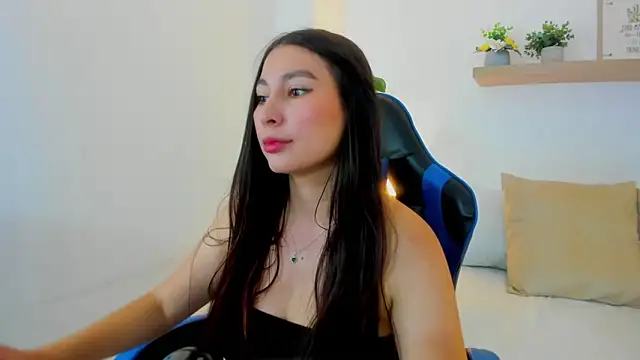 Snapshot of bella_99_ chatting on 06-19-26, 11:58 bella 99 online show from 06-19-26, 11:58