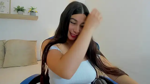 Snapshot of bella_99_ chatting on 06-26-26, 11:36 bella 99 online show from 06-26-26, 11:36