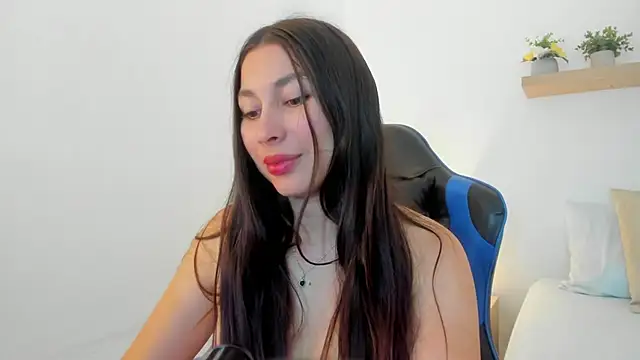 Snapshot of bella_99_ chatting on 07-06-26, 03:03 bella 99 online show from 07-06-26, 03:03