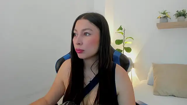 Snapshot of bella_99_ chatting on 07-14-26, 11:49 bella 99 online show from 07-14-26, 11:49