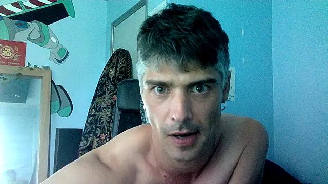 Snapshot of houseofbrats chatting on 06-29-26, 12:05 houseofbrats online show from 06-29-26, 12:05