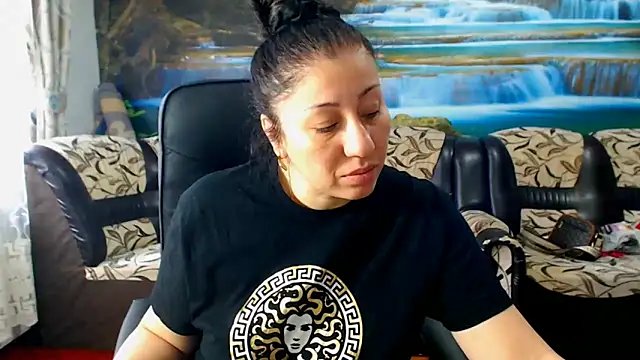 Snapshot of MoistMady chatting on 03-03-25, 06:26 MoistMady online show from 03-03-25, 06:26