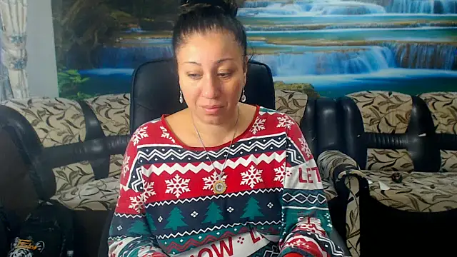 Snapshot of MoistMady chatting on 10-04-25, 04:32 MoistMady online show from 10-04-25, 04:32