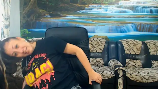 Snapshot of MoistMady chatting on 10-08-25, 07:06 MoistMady online show from 10-08-25, 07:06