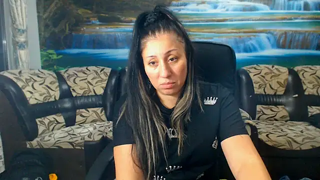 Snapshot of MoistMady chatting on 10-18-25, 10:32 MoistMady online show from 10-18-25, 10:32