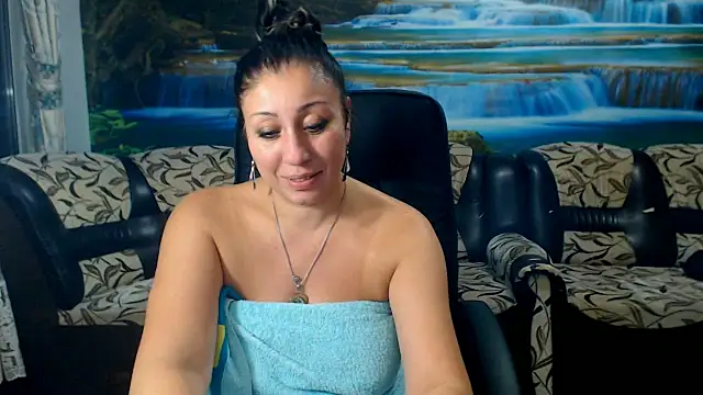 Snapshot of MoistMady chatting on 10-24-25, 09:33 MoistMady online show from 10-24-25, 09:33