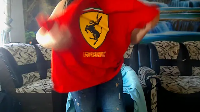 Snapshot of MoistMady chatting on 10-29-25, 12:40 MoistMady online show from 10-29-25, 12:40