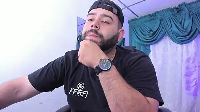 Snapshot of Beerbear_boy chatting on 12-12-24, 12:55 Beerbear boy online show from 12-12-24, 12:55