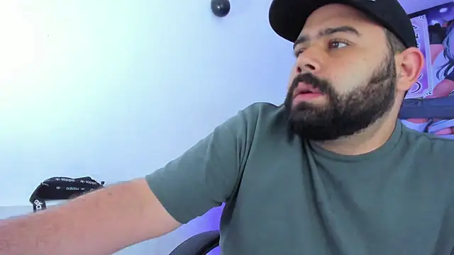 Snapshot of Beerbear_boy chatting on 02-20-25, 10:37 Beerbear boy online show from 02-20-25, 10:37