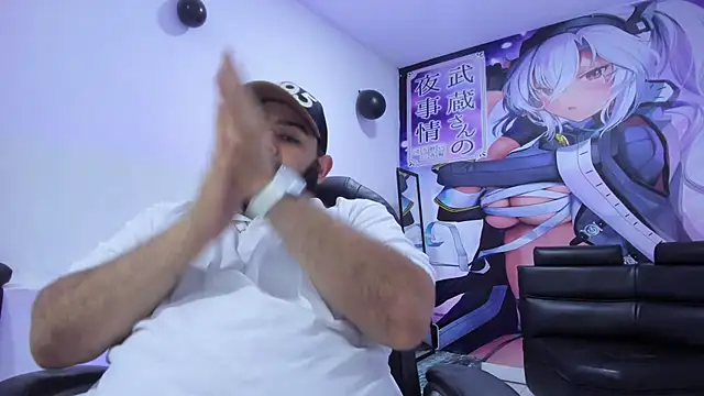 Snapshot of Beerbear_boy chatting on 02-25-25, 07:58 Beerbear boy online show from 02-25-25, 07:58