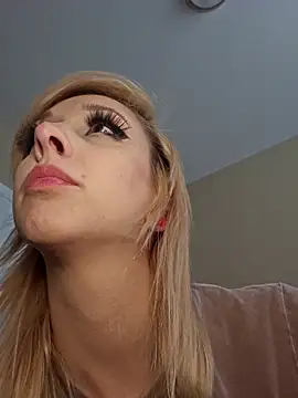 Snapshot of AmethystFoxx chatting on 04-17-26, 06:00 AmethystFoxx online show from 04-17-26, 06:00