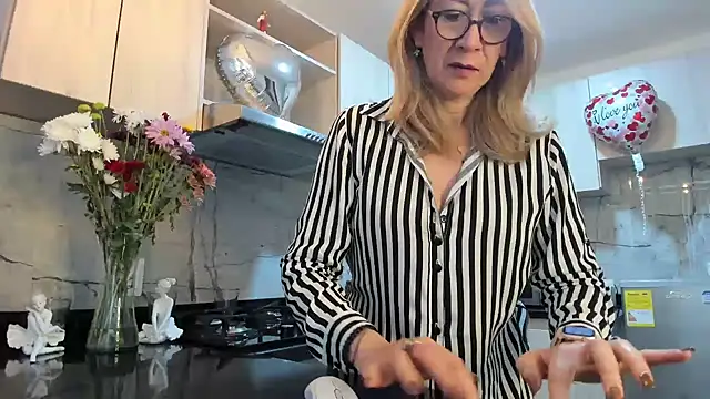 Snapshot of ashleymilf_1 chatting on 02-20-25, 06:24 ashleymilf 1 online show from 02-20-25, 06:24