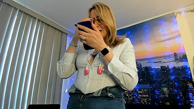 Snapshot of ashleymilf_1 chatting on 03-04-25, 05:13 ashleymilf 1 online show from 03-04-25, 05:13