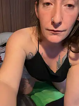 Snapshot of Mini_And_The_Bear chatting on 02-09-26, 05:06 Mini And The Bear online show from 02-09-26, 05:06