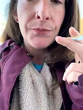 Snapshot of Mini_And_The_Bear chatting on 02-14-26, 04:26 Mini And The Bear online show from 02-14-26, 04:26