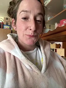 Snapshot of Mini_And_The_Bear chatting on 02-26-26, 04:06 Mini And The Bear online show from 02-26-26, 04:06