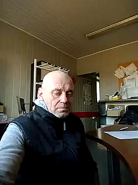 Snapshot of wilkalfa chatting on 12-19-25, 11:17 wilkalfa online show from 12-19-25, 11:17