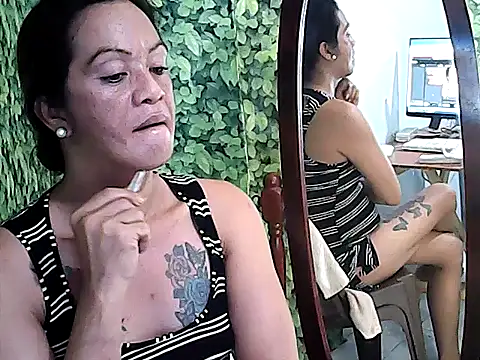 Snapshot of yummy_21xxx chatting on 10-05-25, 04:22 yummy 21xxx online show from 10-05-25, 04:22