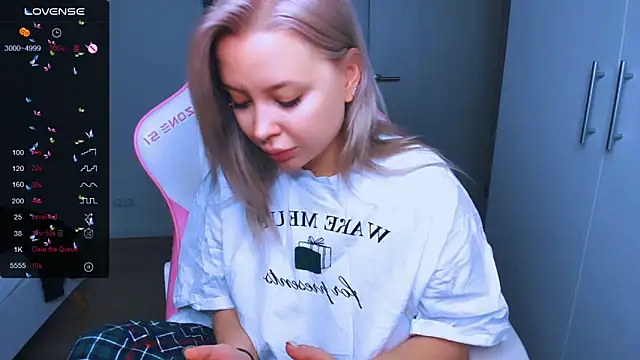 MonaLauu online show from 12-26-24, 11:32