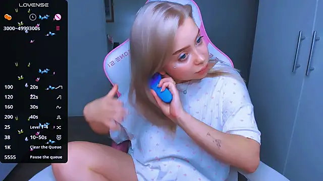 MonaLauu online show from 12-28-24, 04:41