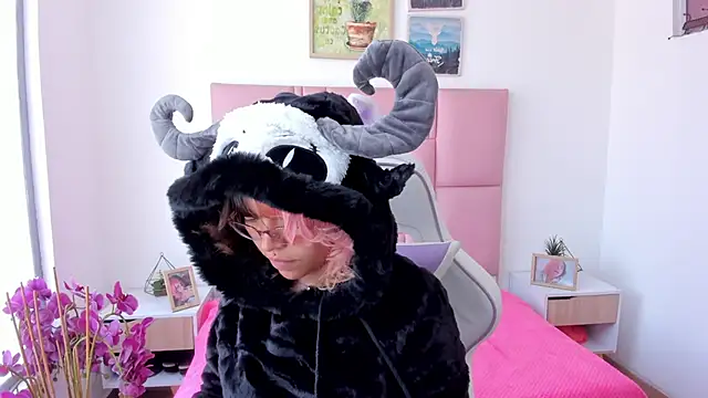 Snapshot of katalina_garcia chatting on 02-10-26, 03:38 katalina garcia online show from 02-10-26, 03:38