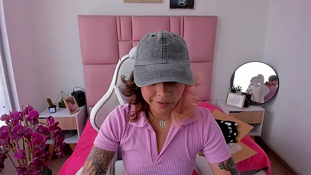 Snapshot of katalina_garcia chatting on 02-14-26, 02:47 katalina garcia online show from 02-14-26, 02:47